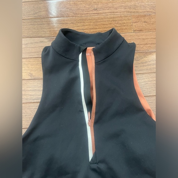 VAARA WILLOW ZIP CROP TOP SMALL - Picture 3 of 4